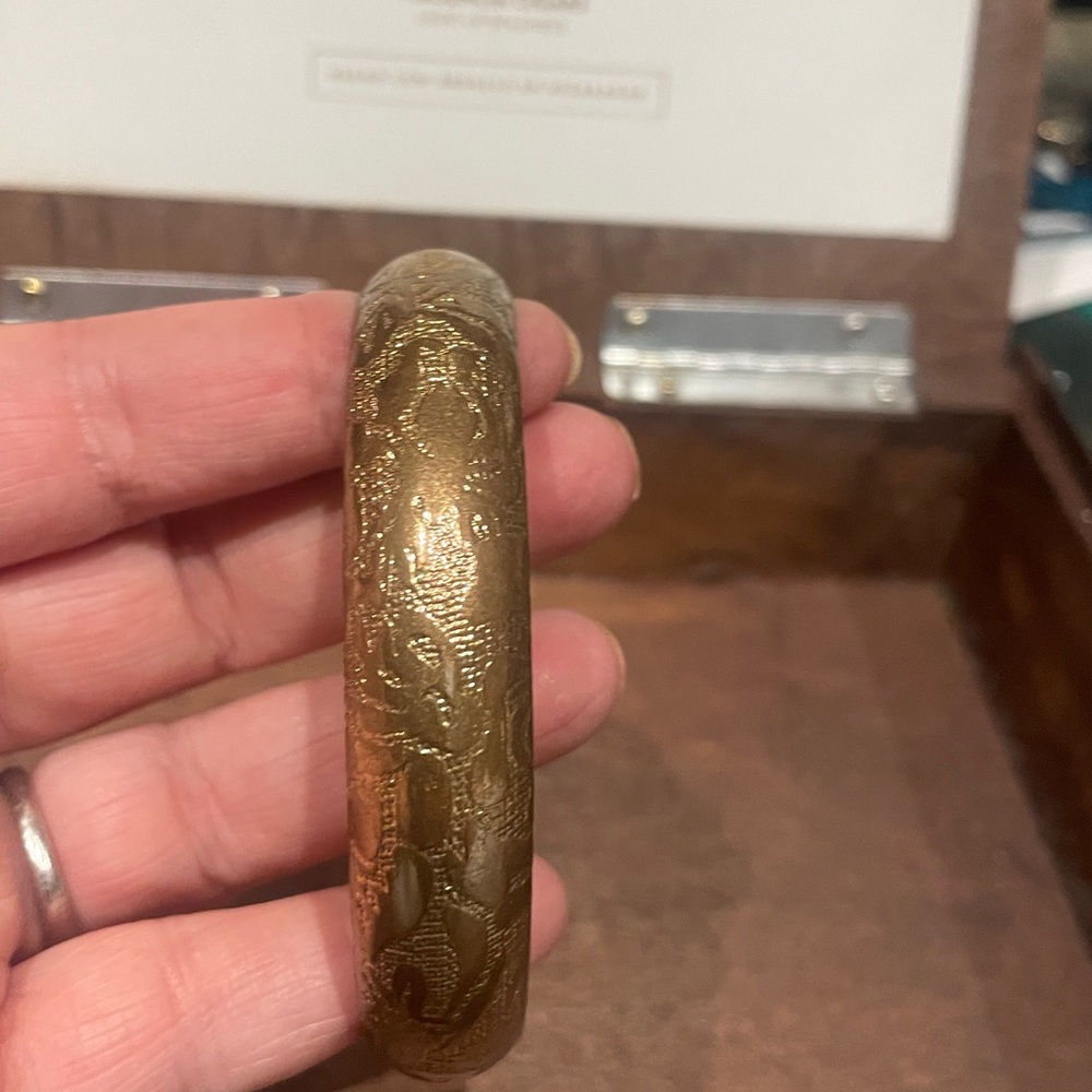 Antique gold bangle bracelet - Picture 3 of 5